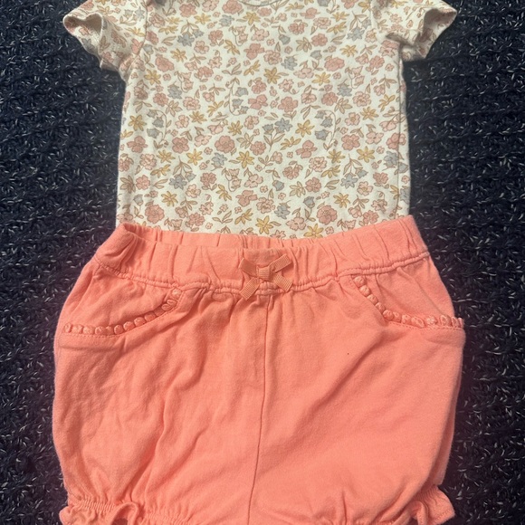 Carter's Gerber Baby Outfit Bundle 6–12M | 8 Pcs - Picture 6 of 6